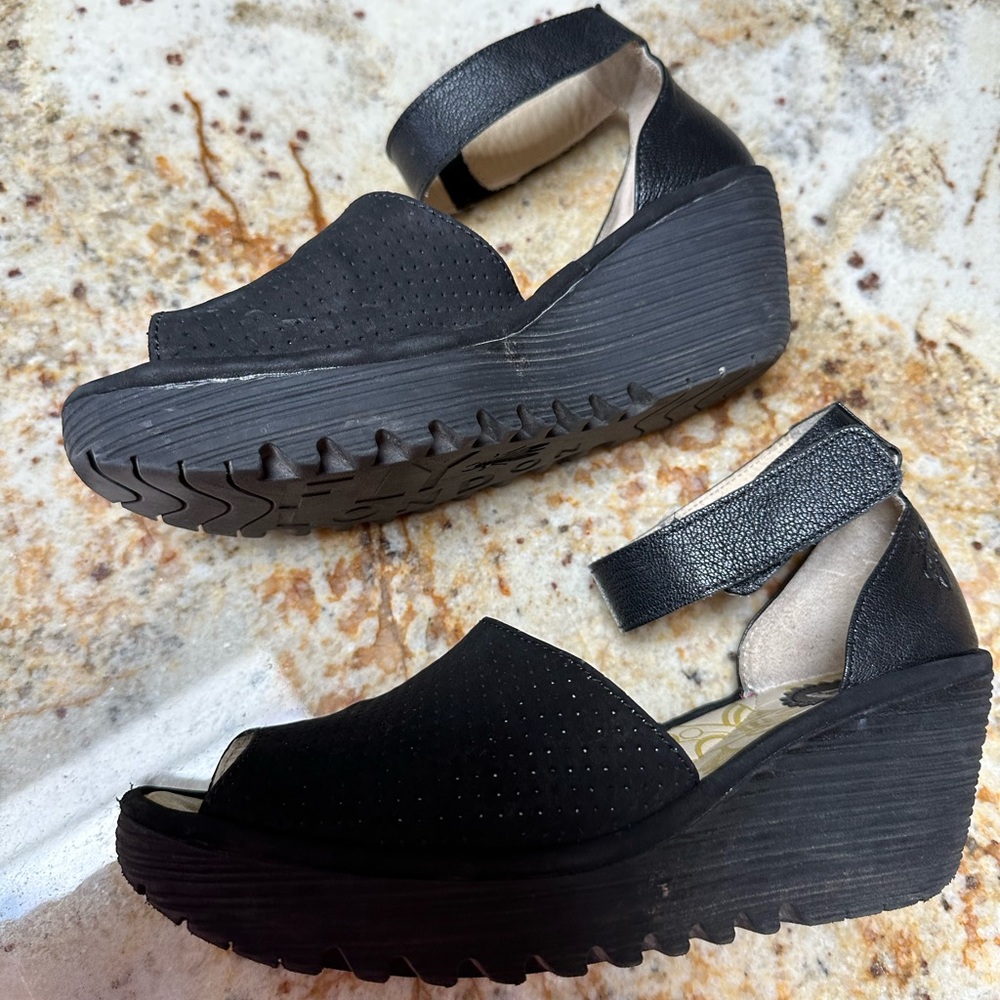 Fly london platform comfort shoes size EU 38, US size 7.5-8